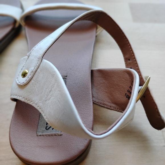 Steve Madden Size 6 Daelyn Faux Leather Sandals - Picture 8 of 9